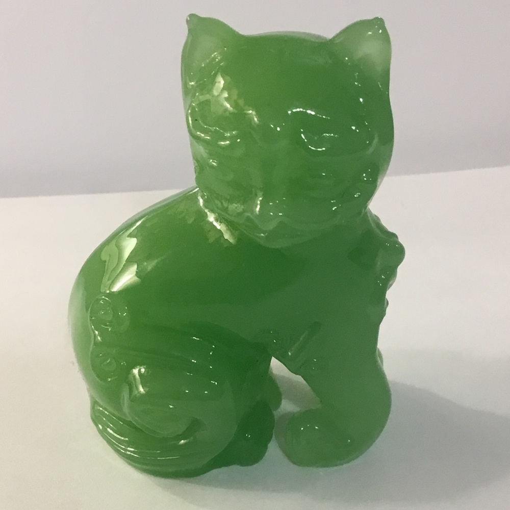 1986 Franklin Mint Curio Cabinet Cats Collection